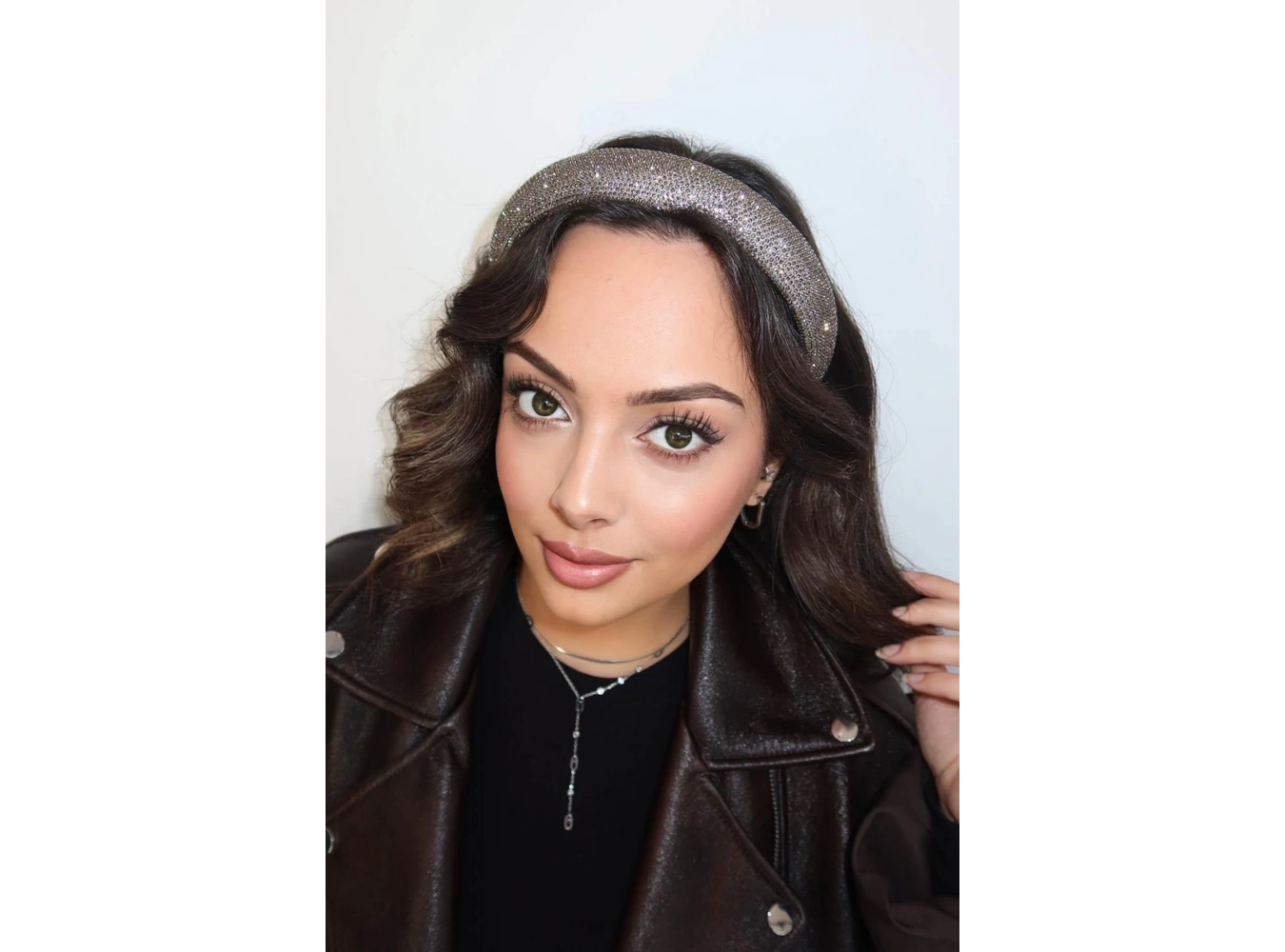 Gri Renk Kristal Taş Detaylı Taç