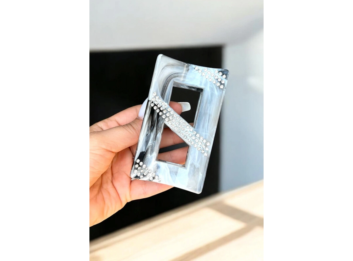 Gri Renk Mermer Desenli Taş Detaylı Kemik Mandal Toka