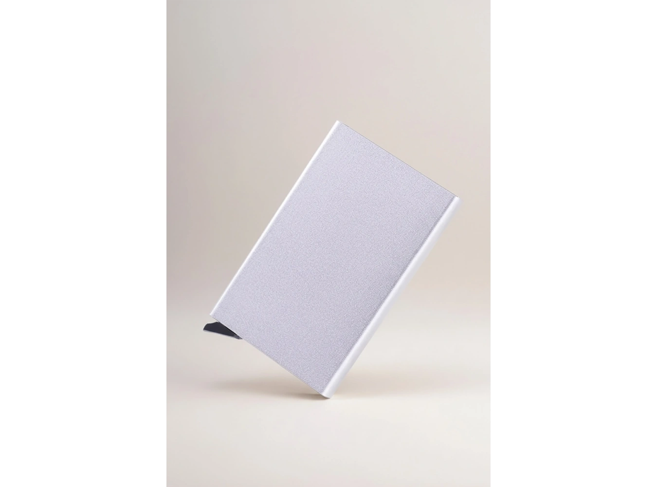 Gri Renk Metal Kartlık