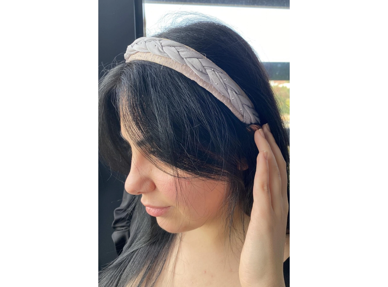 Gri Renk Örgü Detaylı Taç