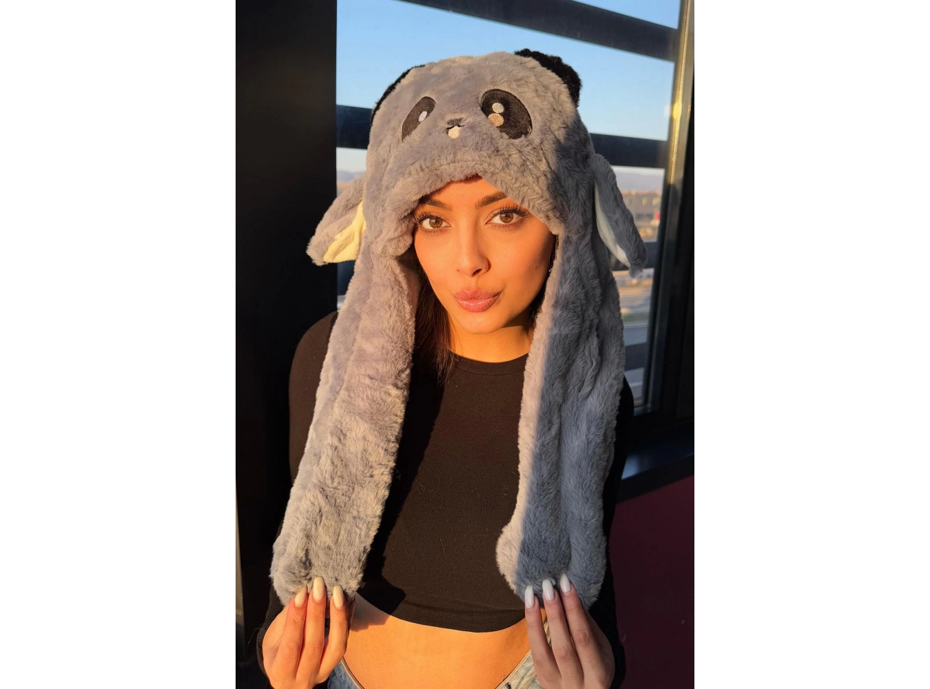 Gri Renk Panda Figürlü Kulakları Oynayan Peluş Şapka