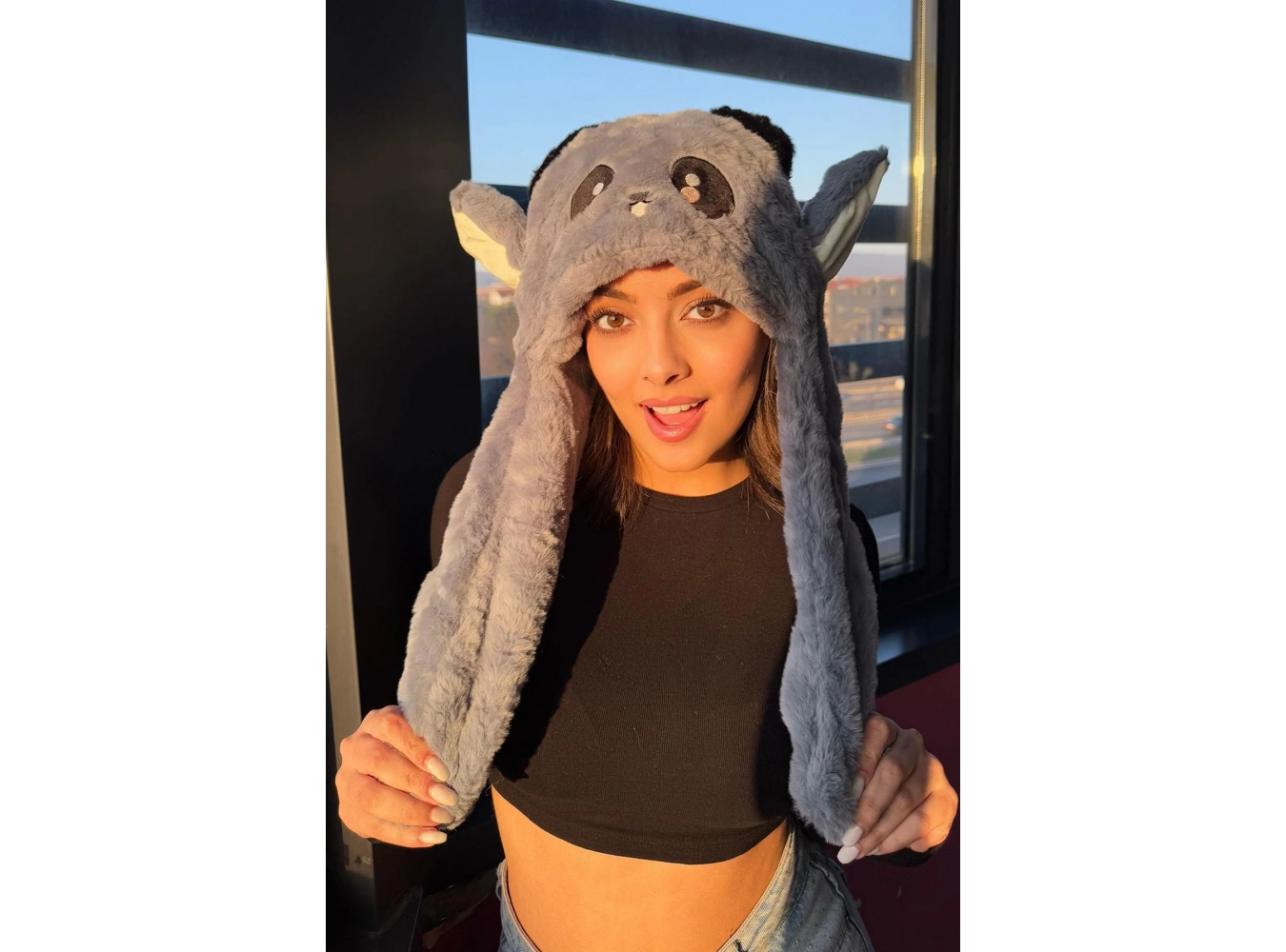 Gri Renk Panda Figürlü Kulakları Oynayan Peluş Şapka