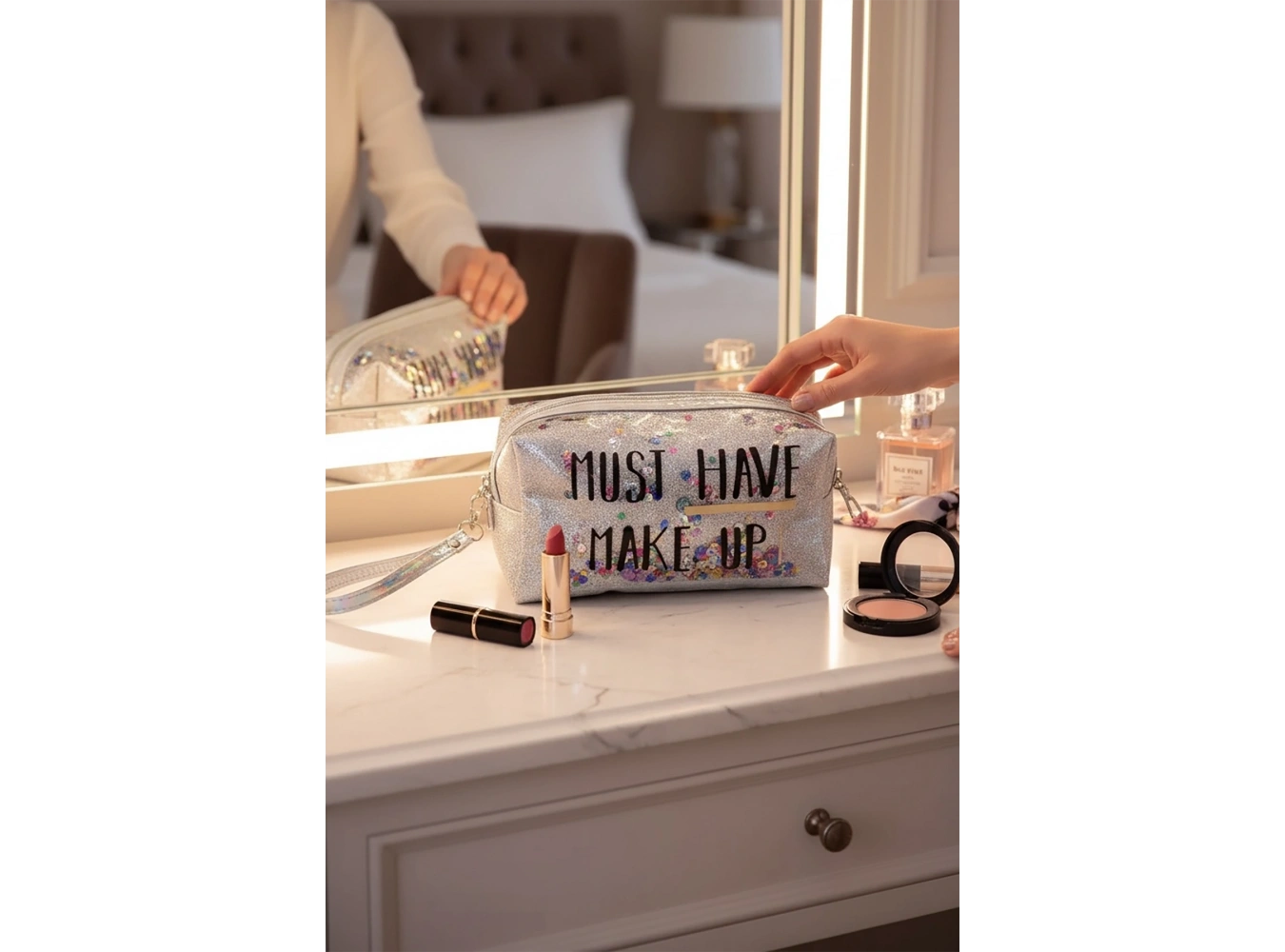 Gri Renk Simli Makyaj Çantası