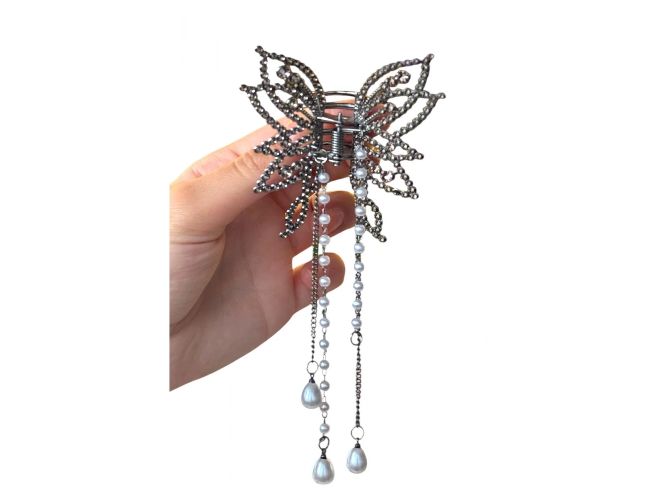 Gri Renk Taş Ve İnci Detaylı Kelebek Figürlü Sallantılı Mandal Toka