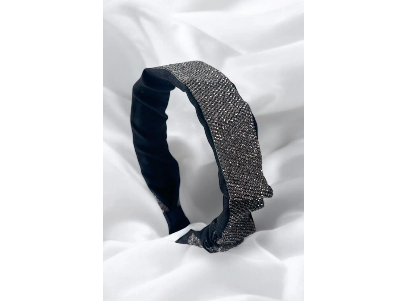 Gri Renk Taşlı Büzgü Detaylı Taç