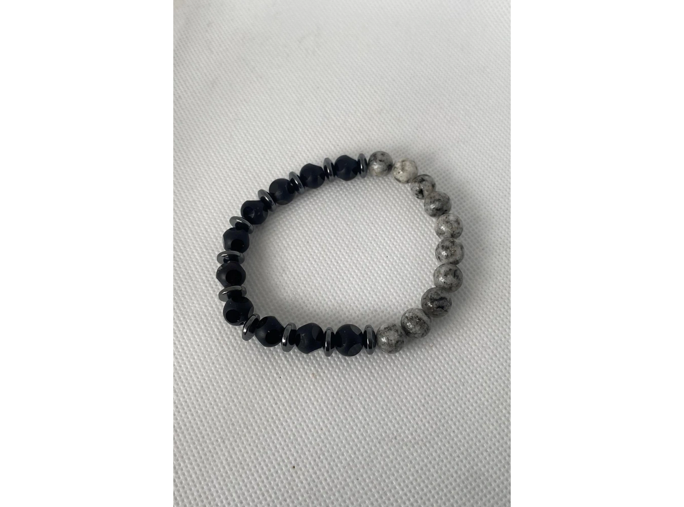 Gri Ve Siyah Renk Boncuk Detaylı Erkek Bileklik