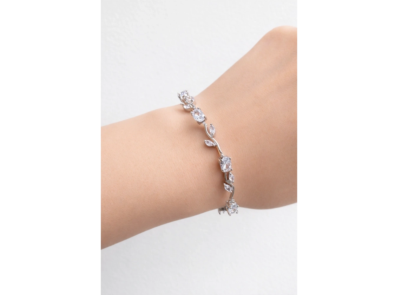 Gümüş Renk 14K Altın Kaplama Taşlı Bileklik