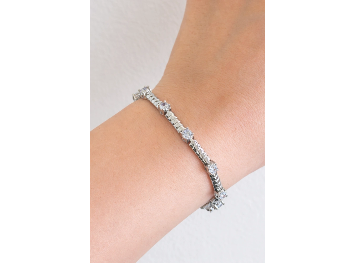 Gümüş Renk 14K Altın Kaplama Taşlı Cm Bileklik