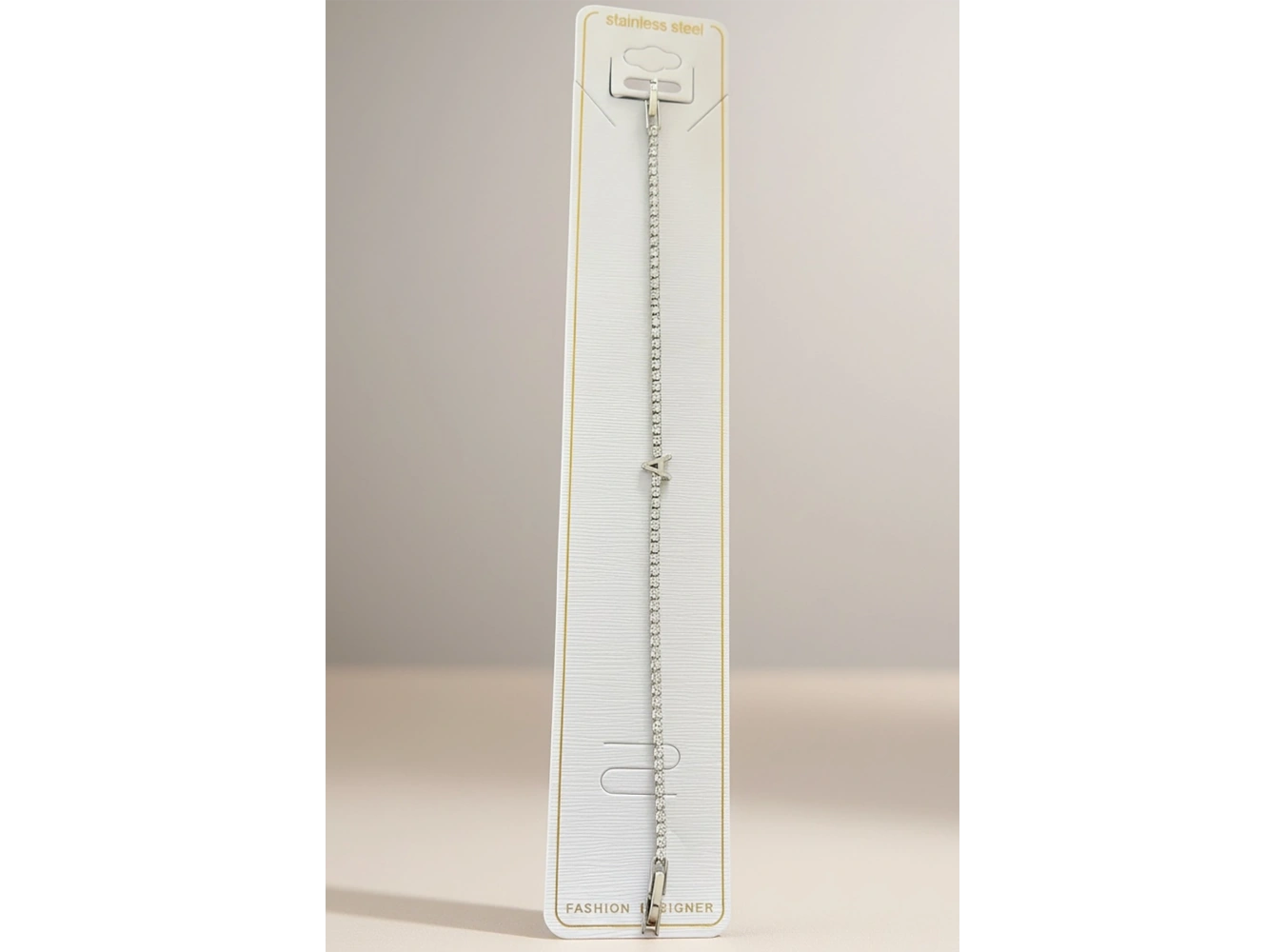 Gümüş Renk A Harfli Taş Detaylı Çelik Bileklik