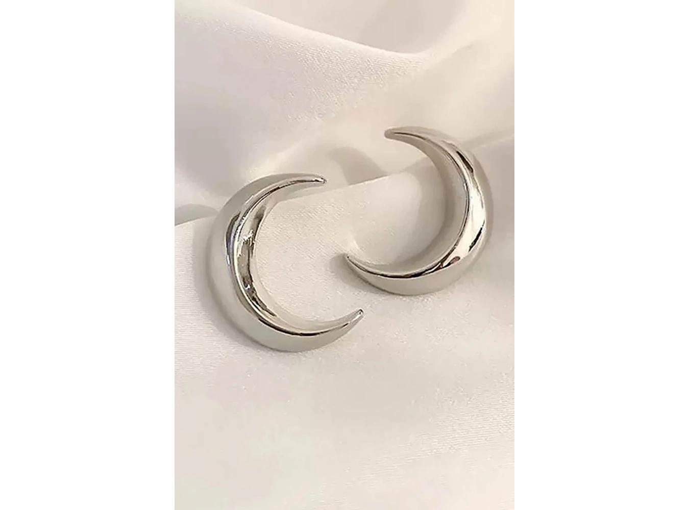 Gümüş Renk Ay Figürlü  Çelik Küpe (Çift)