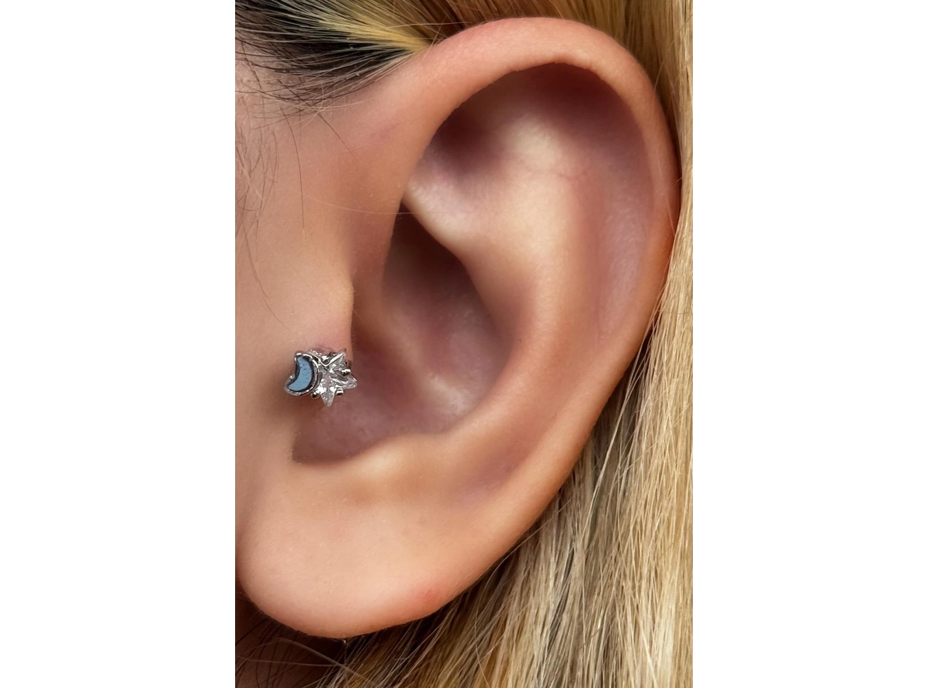 Gümüş Renk Ay Ve Yıldız Figürlü Taş Detaylı Cerrahi Çelik Tragus/Kıkırdak Küpe/Piercing (Tek)