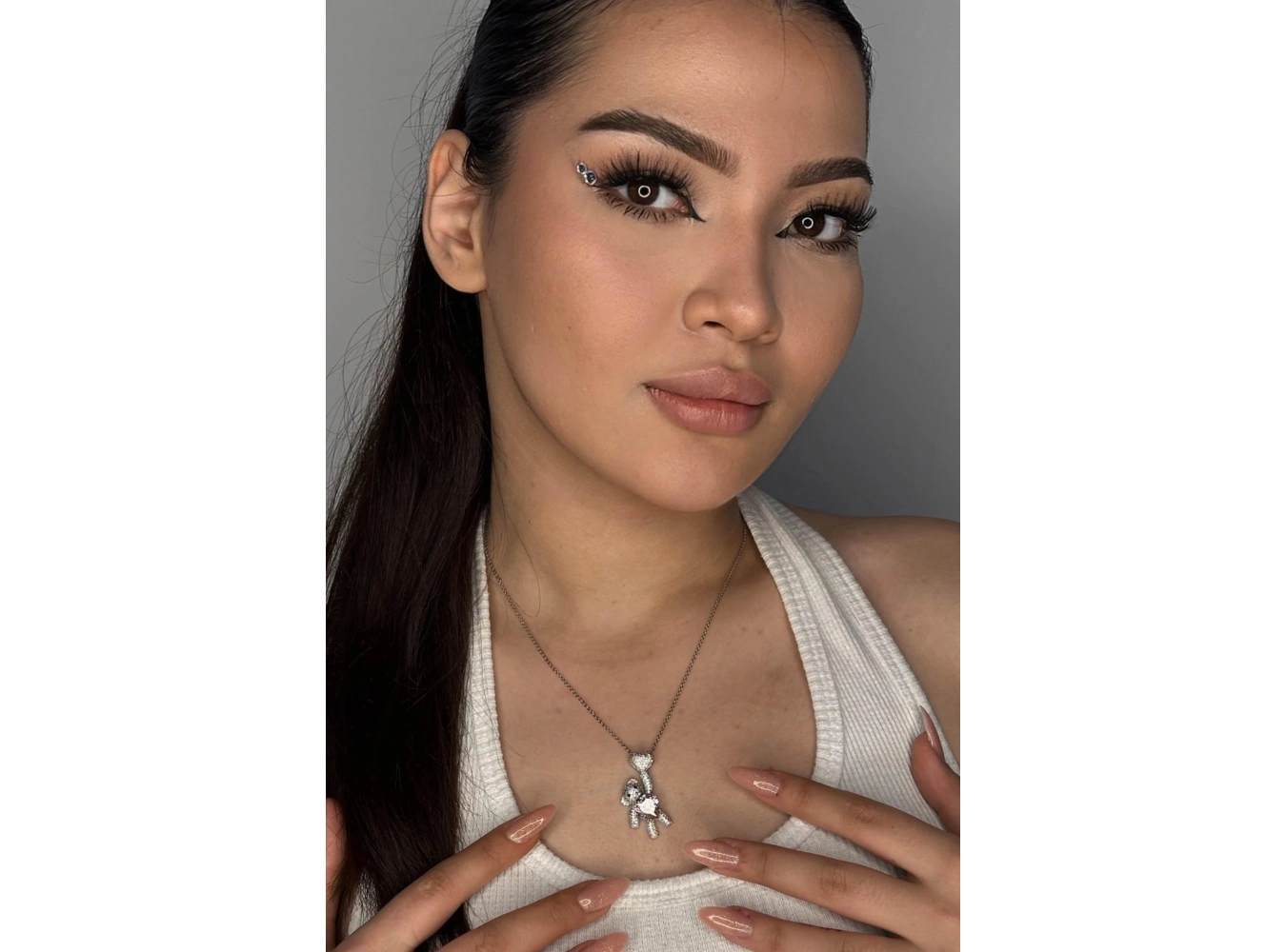 Gümüş Renk Ayıcık Figürlü Taş Detaylı YSX Kolye