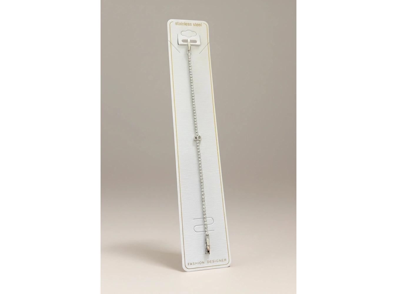 Gümüş Renk B Harfli Taş Detaylı Çelik Bileklik