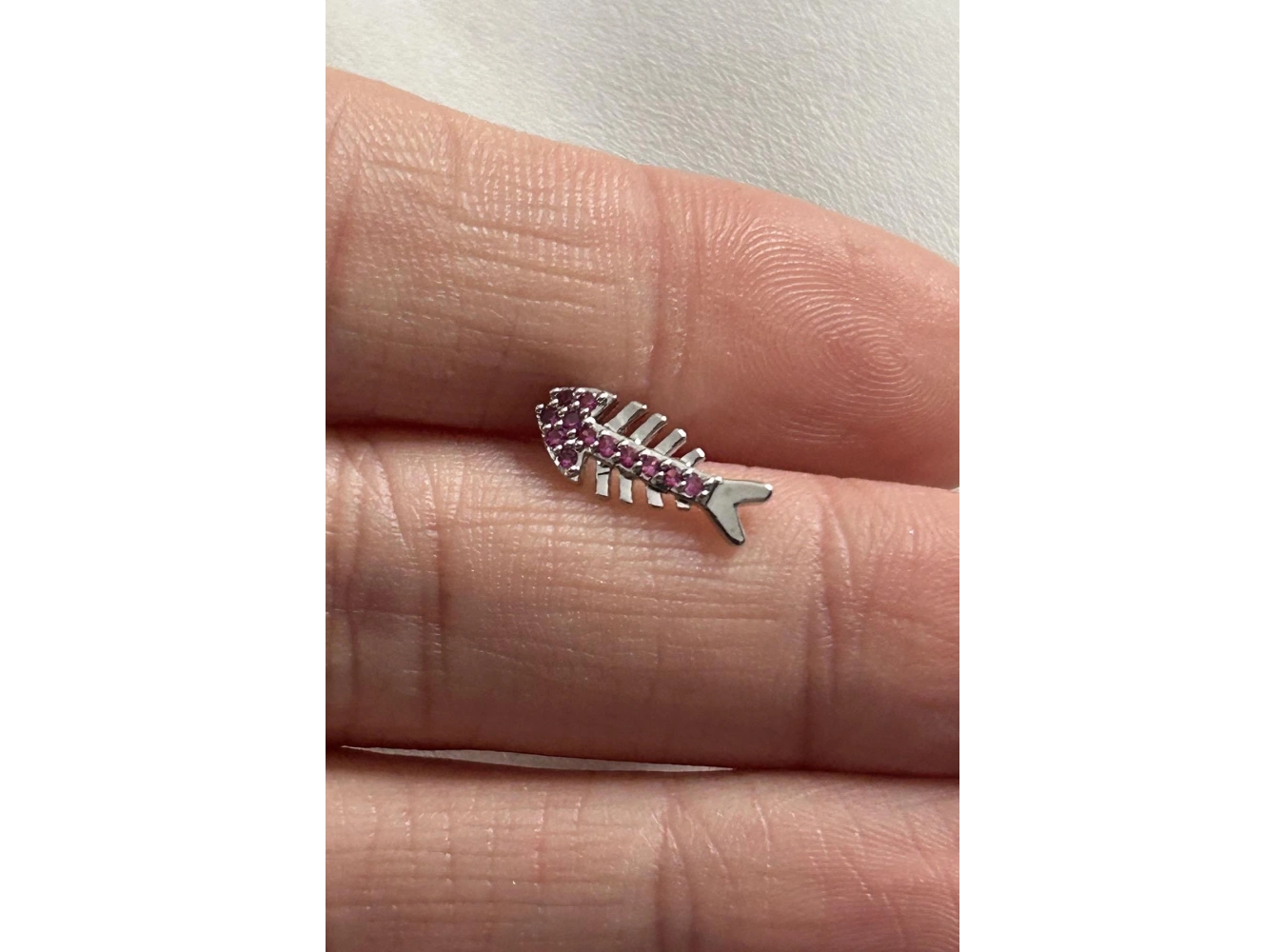 Gümüş Renk Balık Figürlü Taş Detaylı Cerrahi Çelik Tragus/Kıkırdak Küpe/Piercing (Tek)