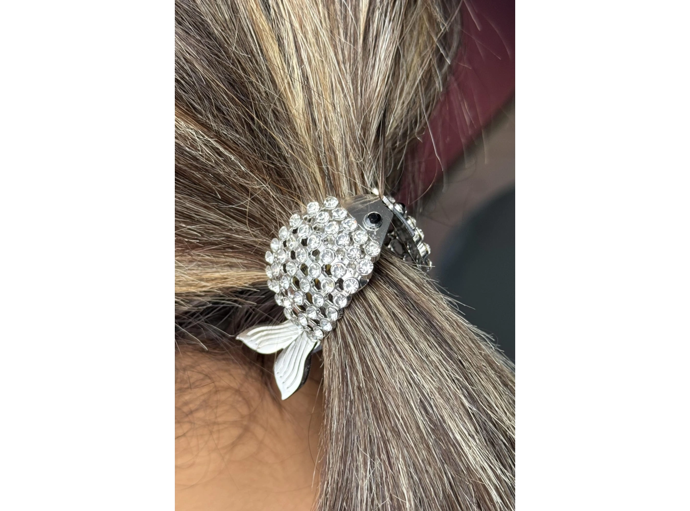 Gümüş Renk Balık Figürlü Taş Detaylı Mandal Toka