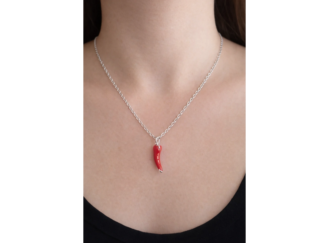 Gümüş Renk Biber Figürlü Çelik Şans Kolyesi