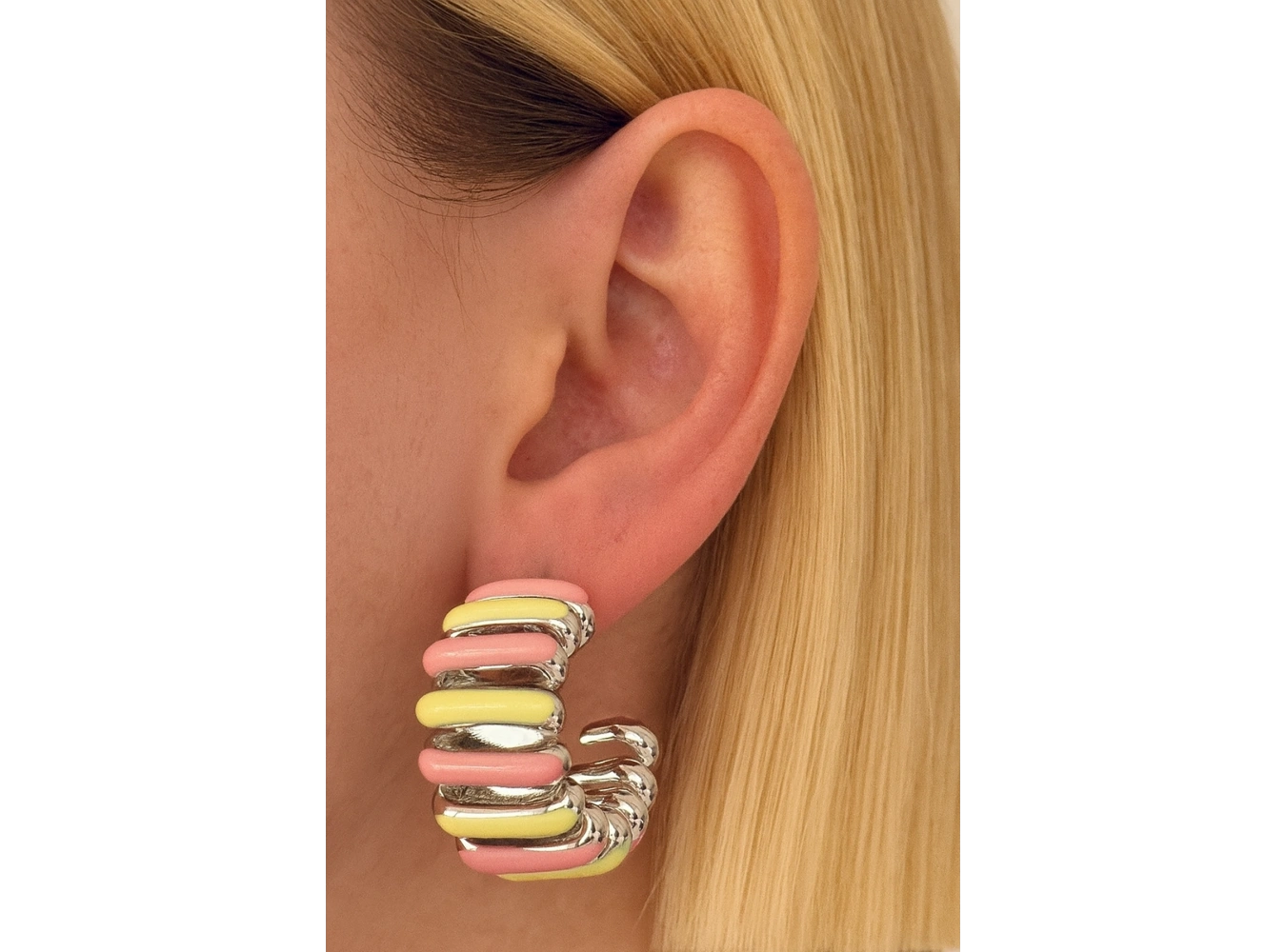 Gümüş Renk Burgu Detaylı 14K Altın Kaplama TX Küpe (Çift)