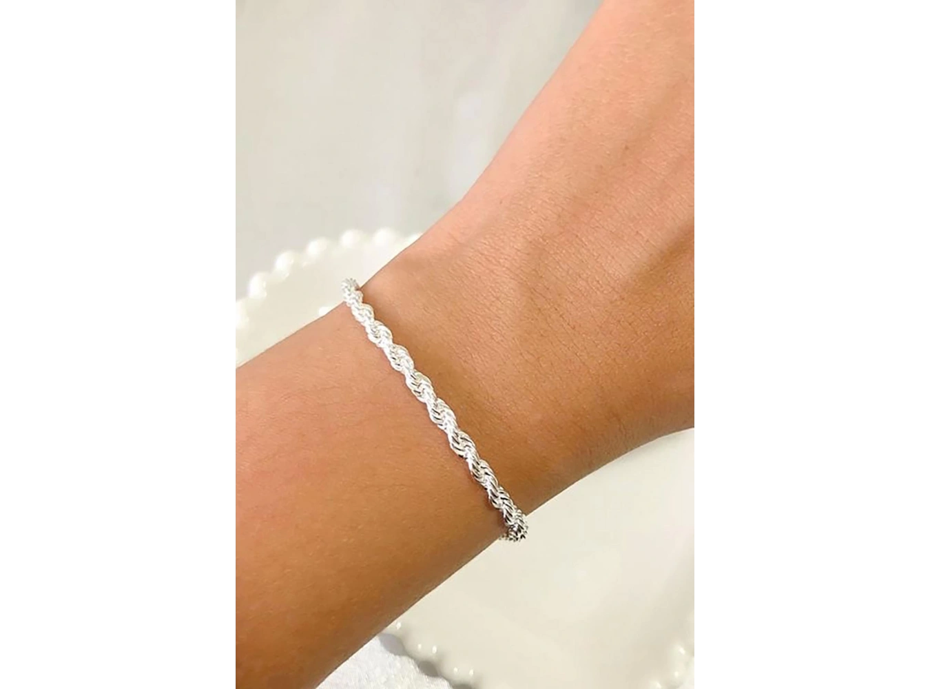 Gümüş Renk Burgu Detaylı Çelik Bileklik