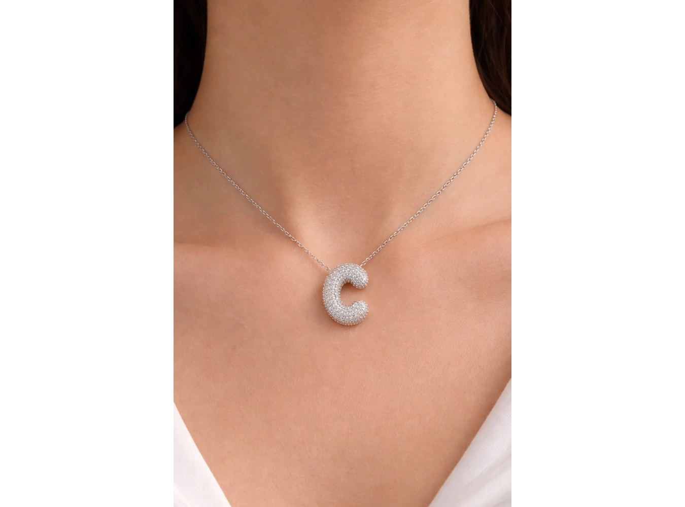 Gümüş Renk C Harf Taş Detaylı Çelik Kolye