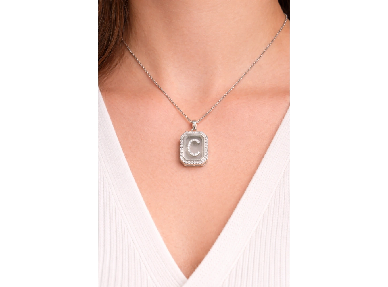 Gümüş Renk C Harf Taş Detaylı Çelik Kolye