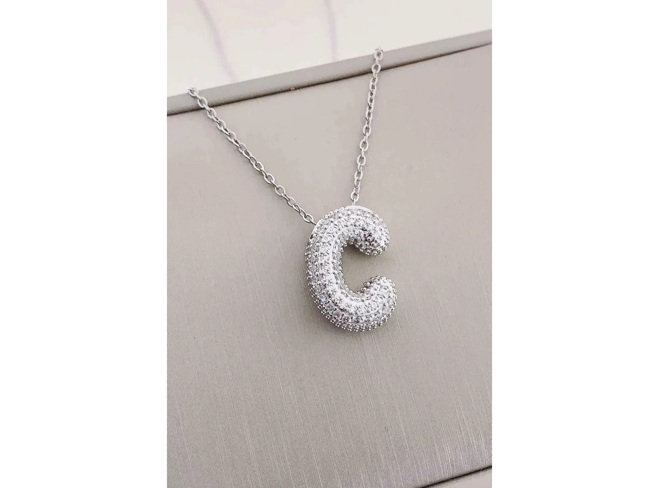 Gümüş Renk C Harf Taş Detaylı Çelik Kolye