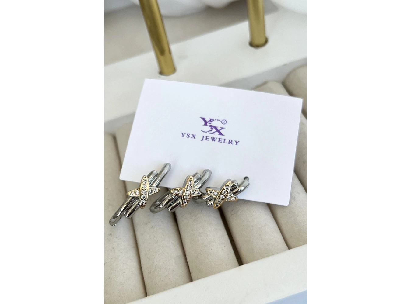 Gümüş Renk Çarpı Detaylı VİP 3lü YSX Küpe Set