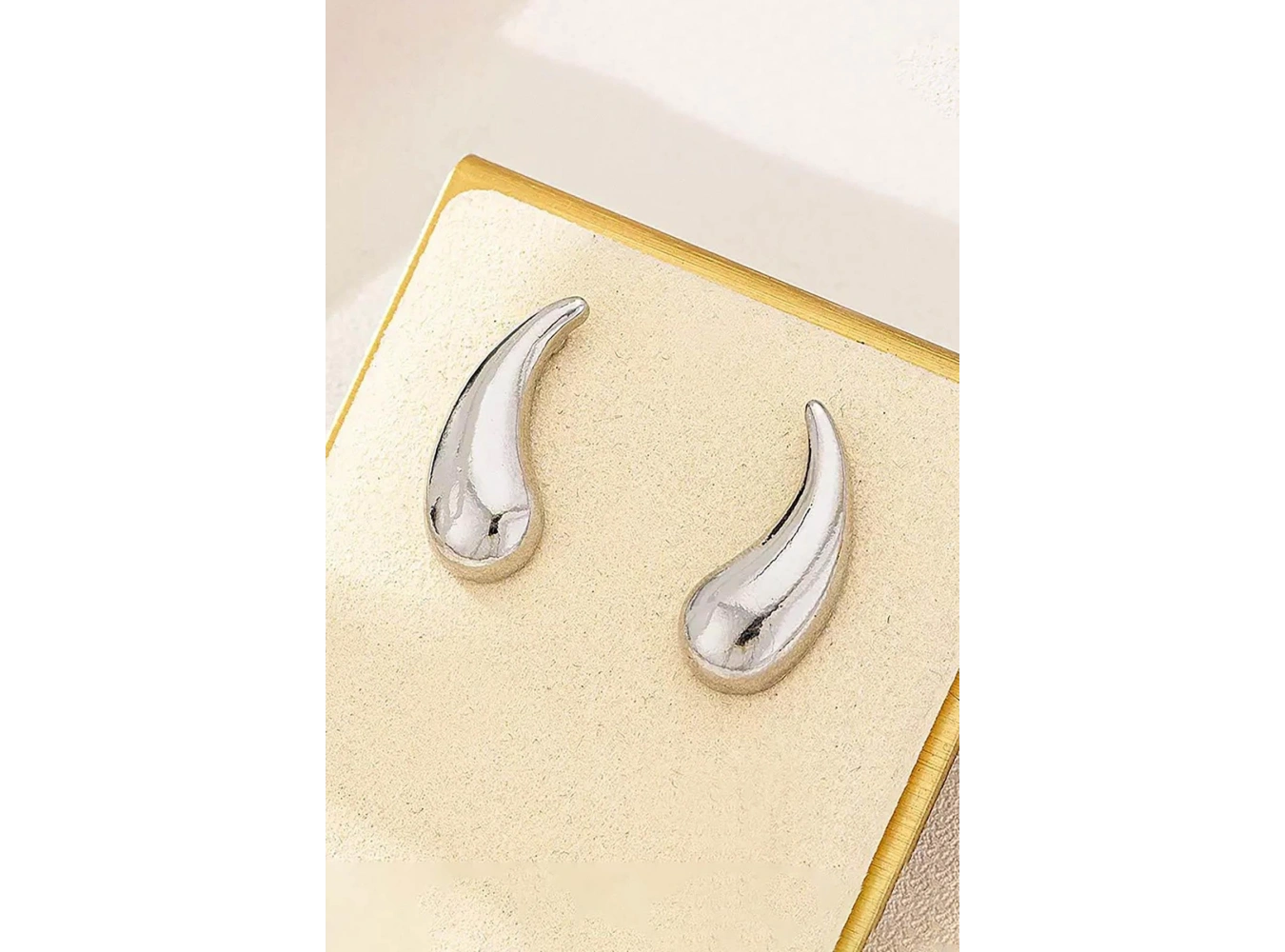 Gümüş Renk Çelik Küpe (Çift)