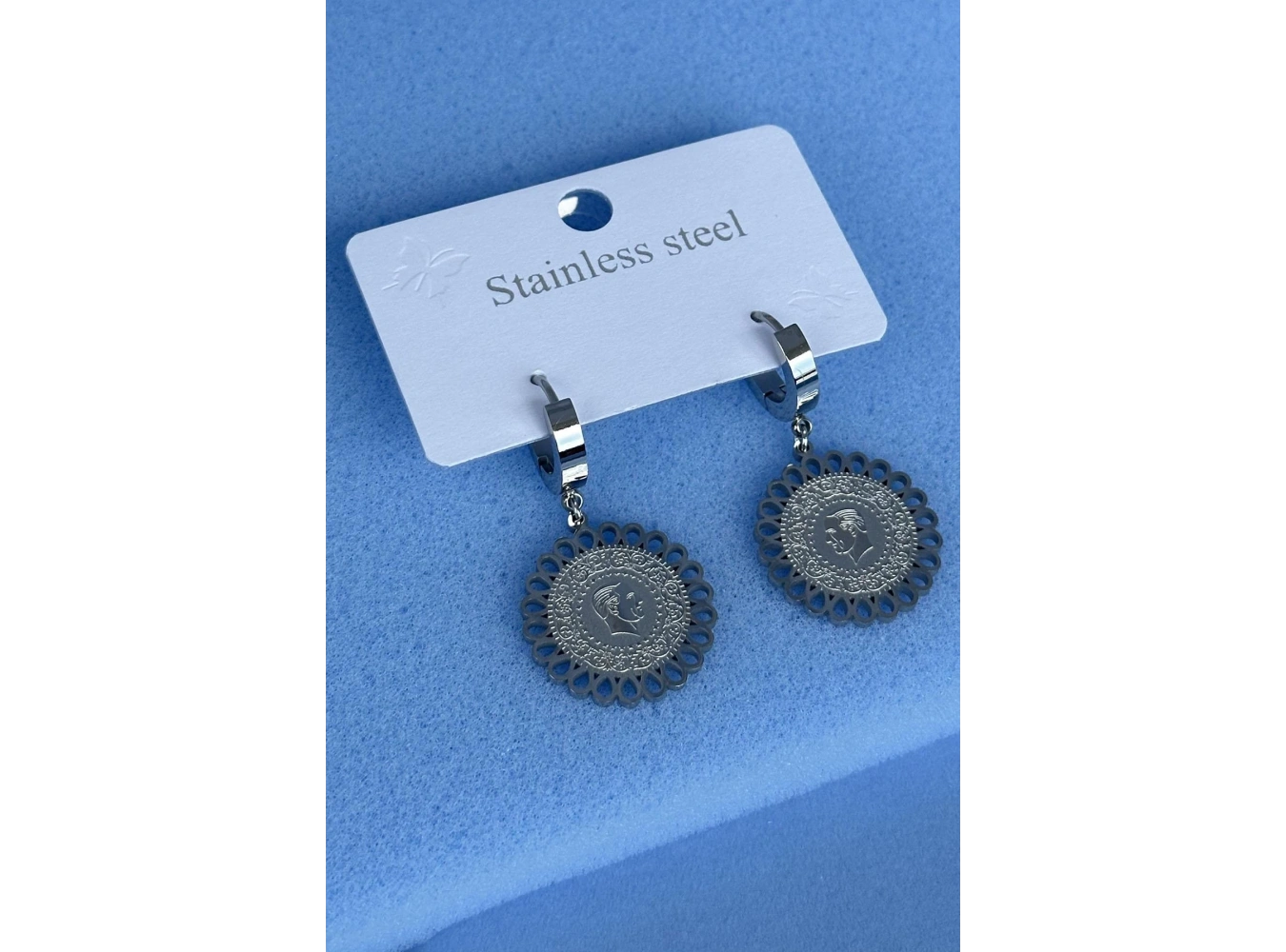 Gümüş Renk Çeyrek Figürlü Çelik Küpe (Çift)