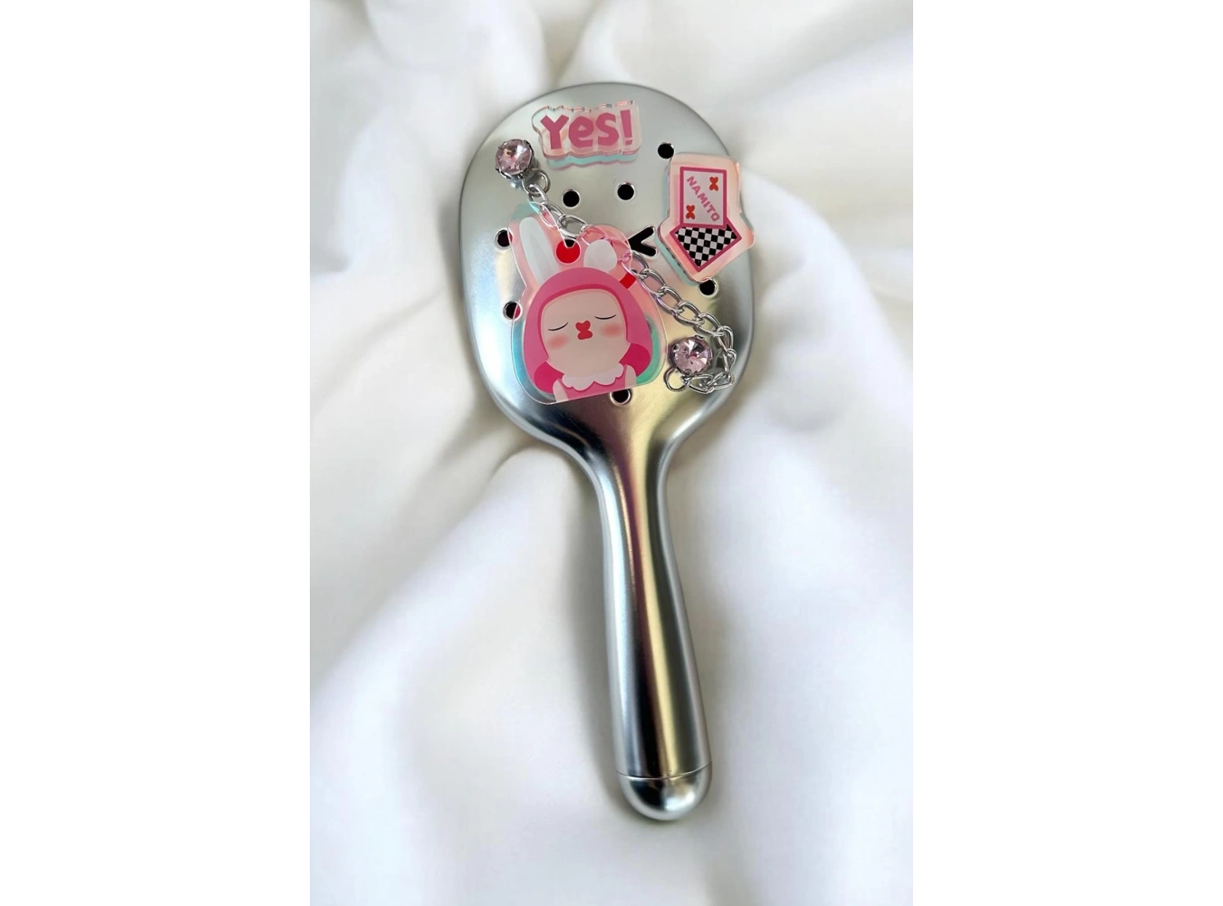 Gümüş Renk Charmlı Saç Tarama Fırçası/ Tarak