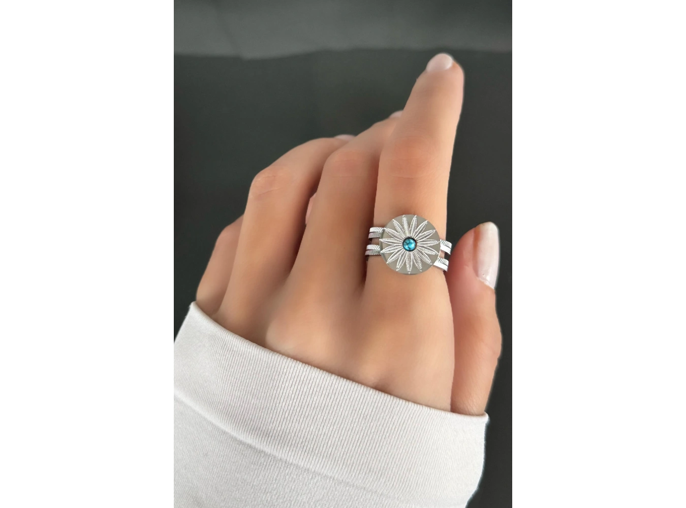 Gümüş Renk Çiçek Detaylı Ayarlanabilir Çelik Yüzük