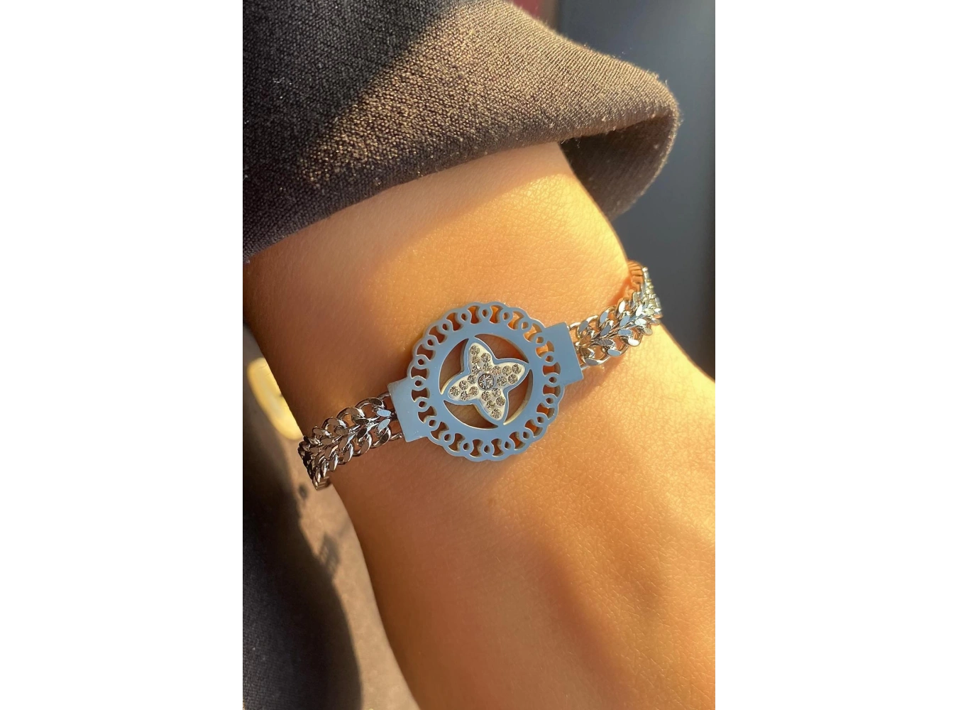 Gümüş Renk Çiçek Figürlü Çelik Bileklik