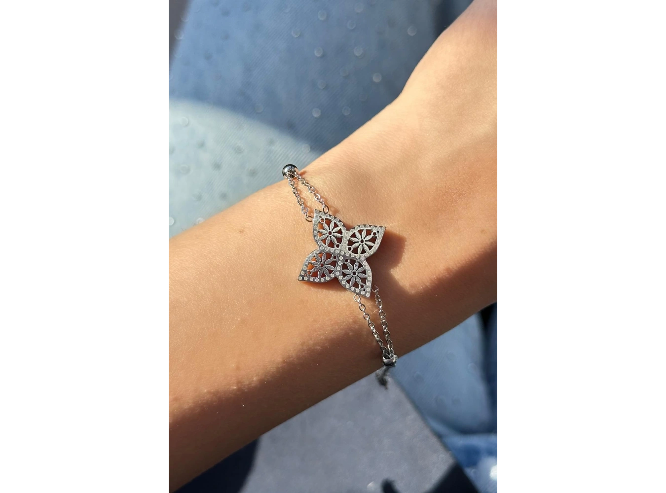 Gümüş Renk Çiçek Figürlü Çelik Bileklik