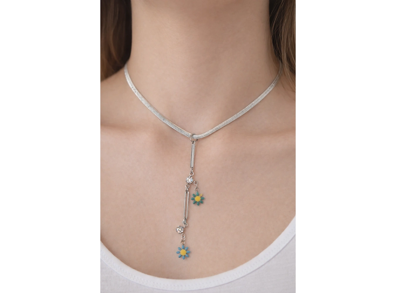 Gümüş Renk Çiçek Figürlü Çelik Kolye