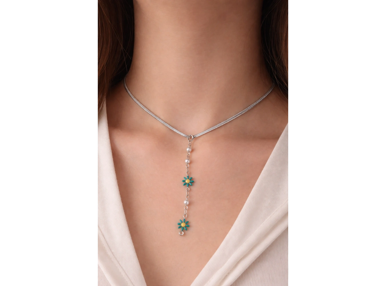 Gümüş Renk Çiçek Figürlü Çelik Kolye