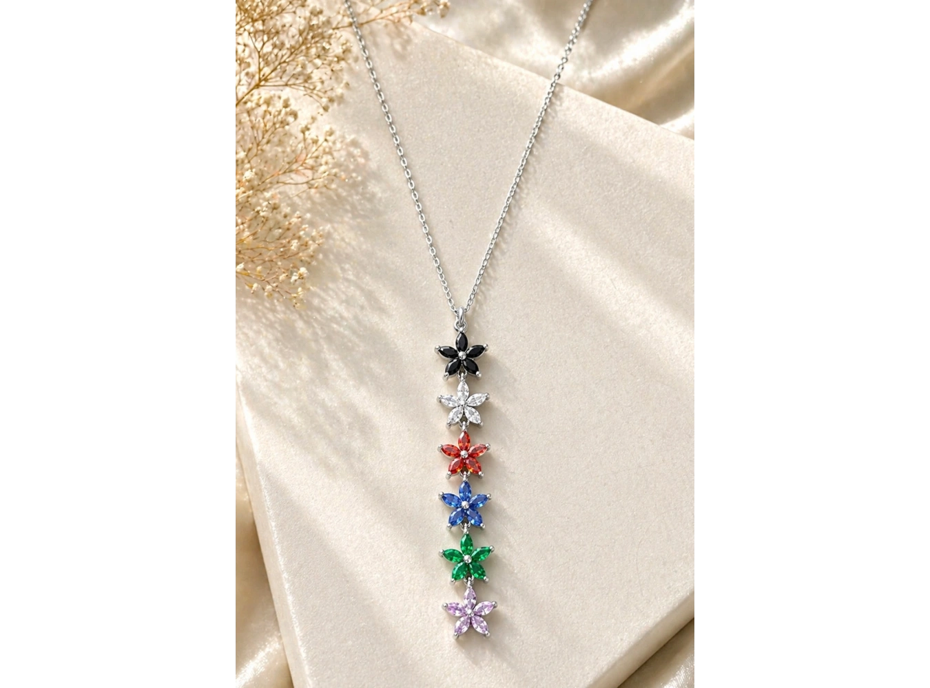 Gümüş Renk Çiçek Figürlü Çelik Kolye