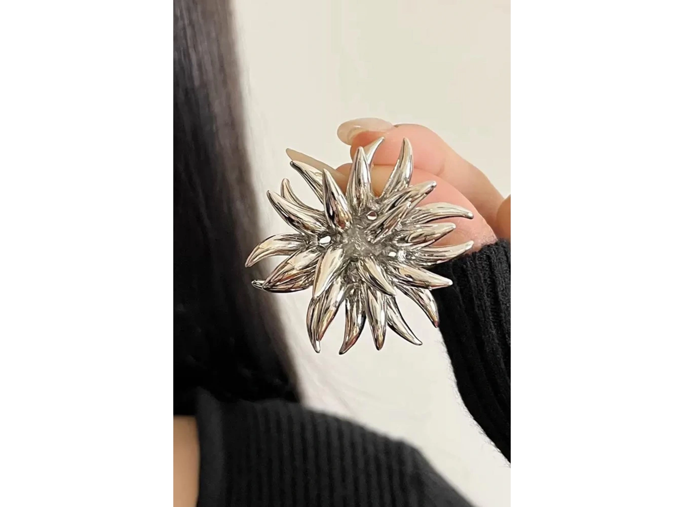 Gümüş Renk Çiçek Figürlü Küpe (Çift)