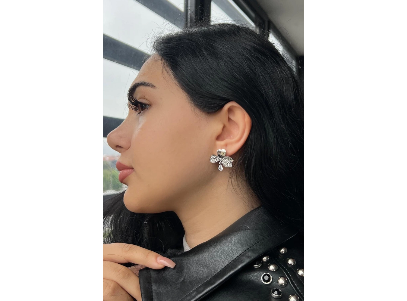 Gümüş Renk Çicek Figürlü Küpe (Çift)