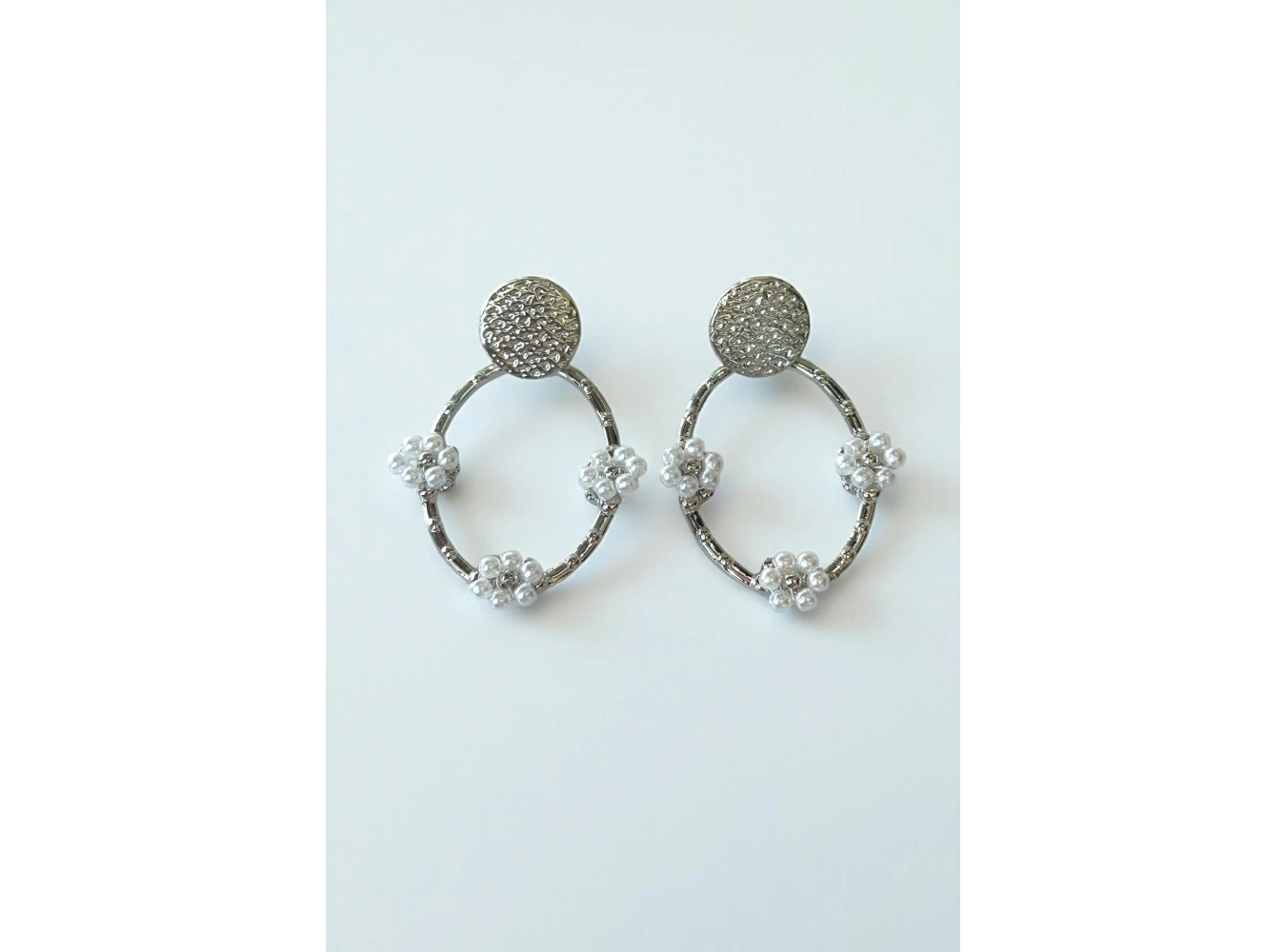 Gümüş Renk Çiçek Figürlü Küpe (Çift)