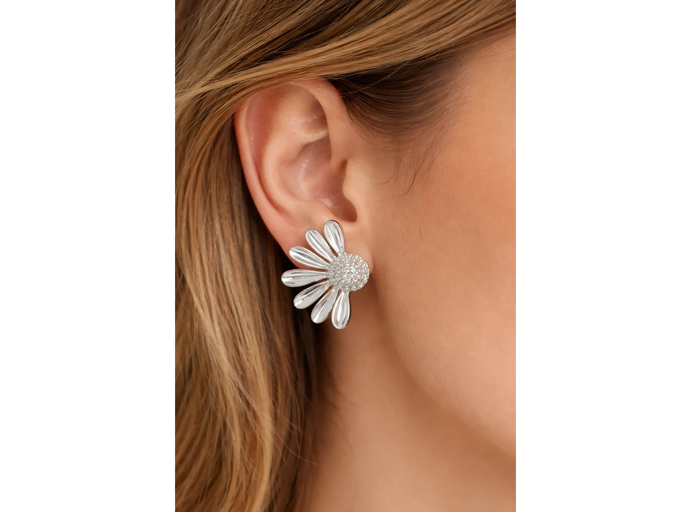 Gümüş Renk Çiçek Figürlü Küpe (Çift)