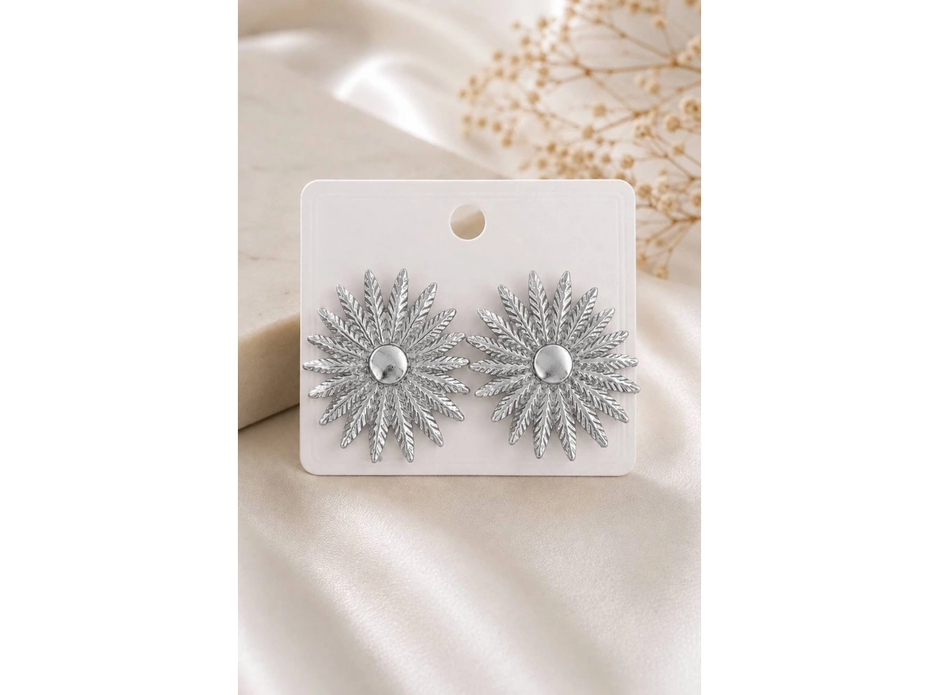 Gümüş Renk Çiçek Figürlü  Küpe (Çift)