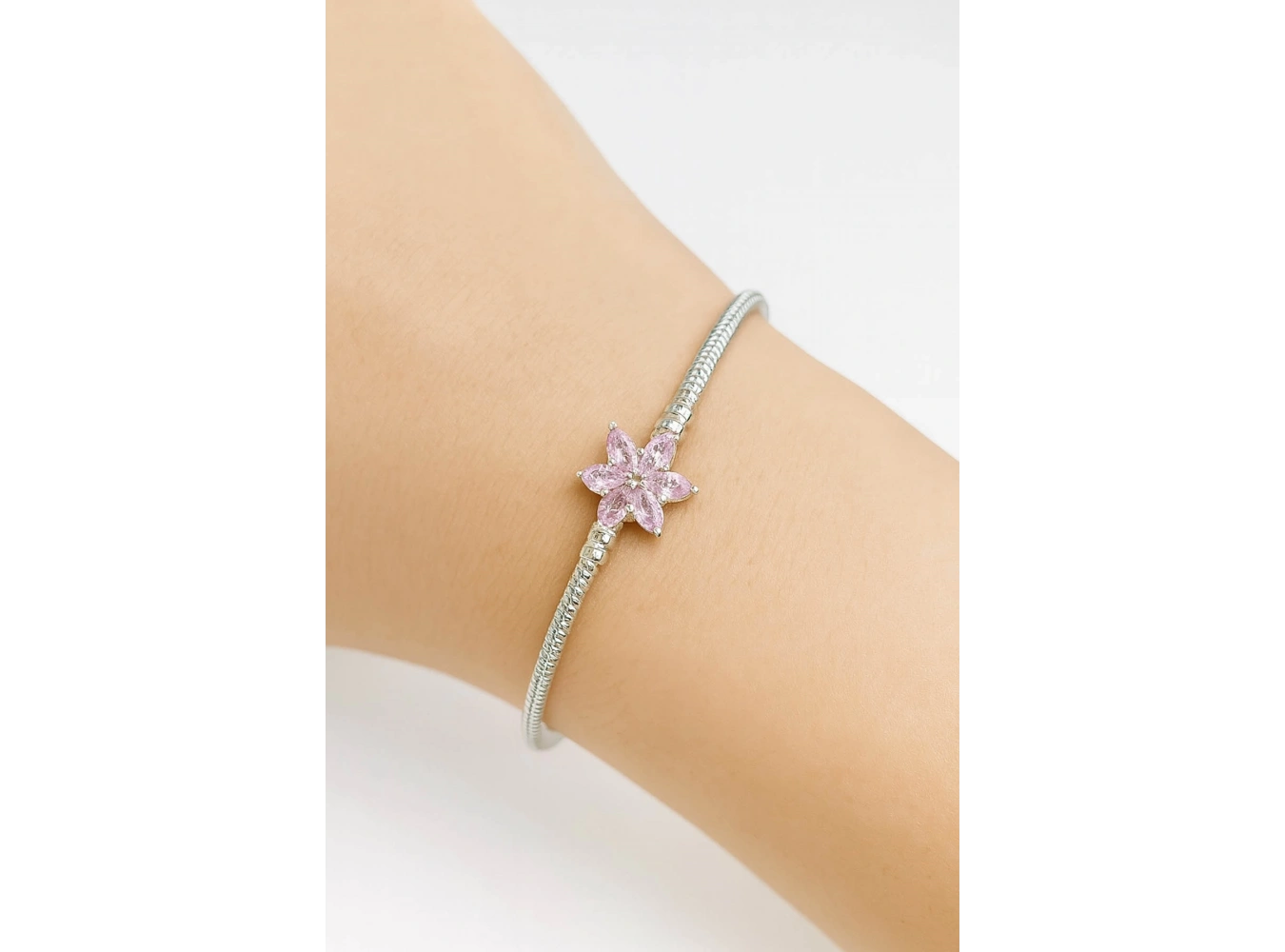 Gümüş Renk Çiçek Figürlü Bileklik