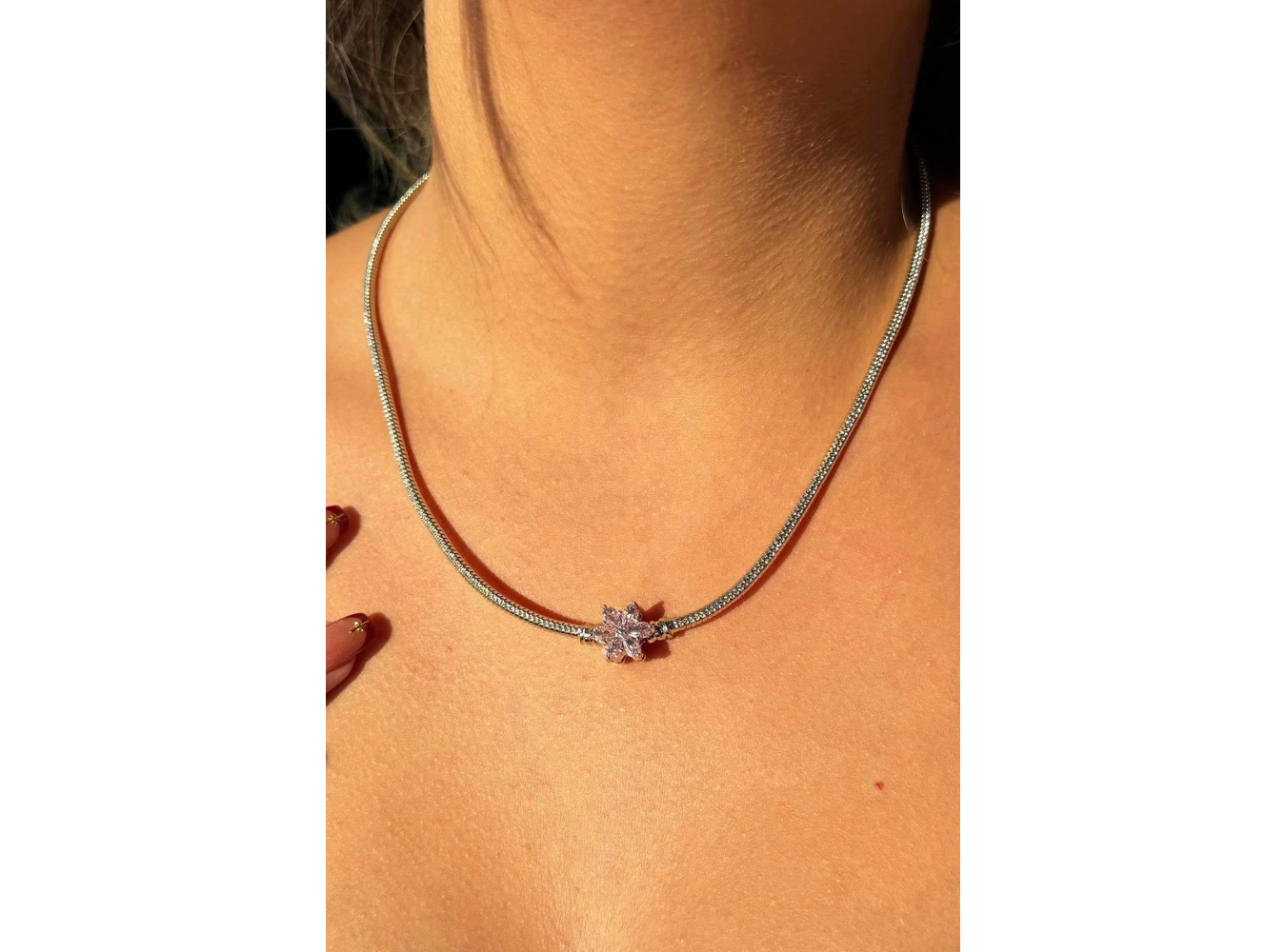 Gümüş Renk Çiçek Figürlü Kolye