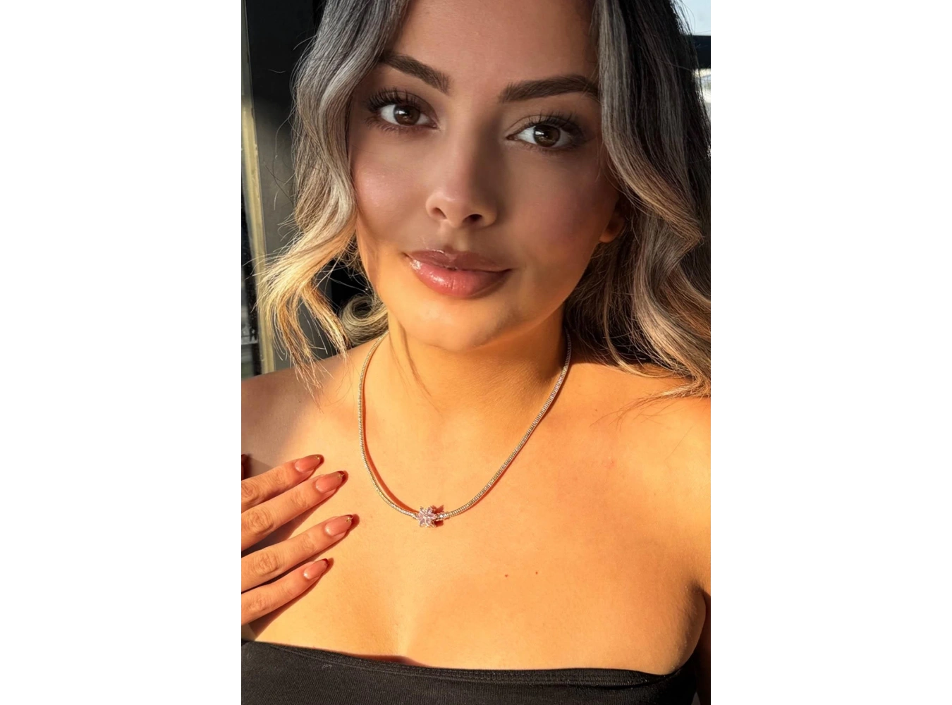 Gümüş Renk Çiçek Figürlü Kolye