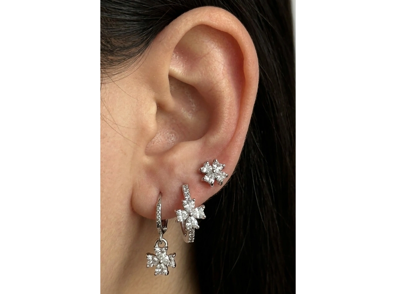 Gümüş Renk Çiçek Figürlü Taş Detaylı 3lü YSX Küpe