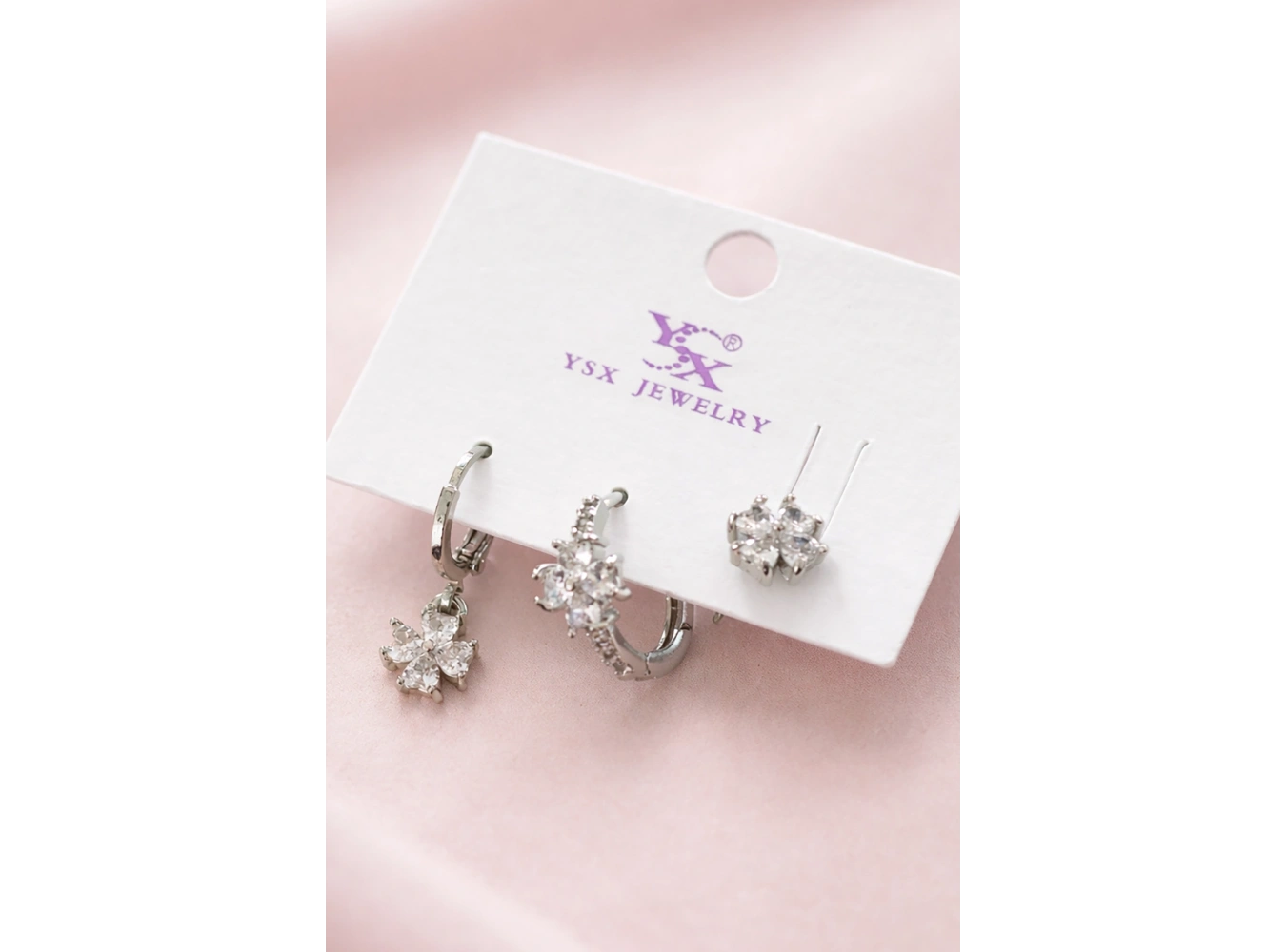 Gümüş Renk Çiçek Figürlü Taş Detaylı 3lü YSX Küpe