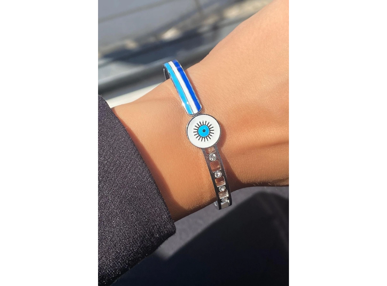 Gümüş Renk Çiçek Figürlü Taş Detaylı Çelik Kelepçe Bileklik