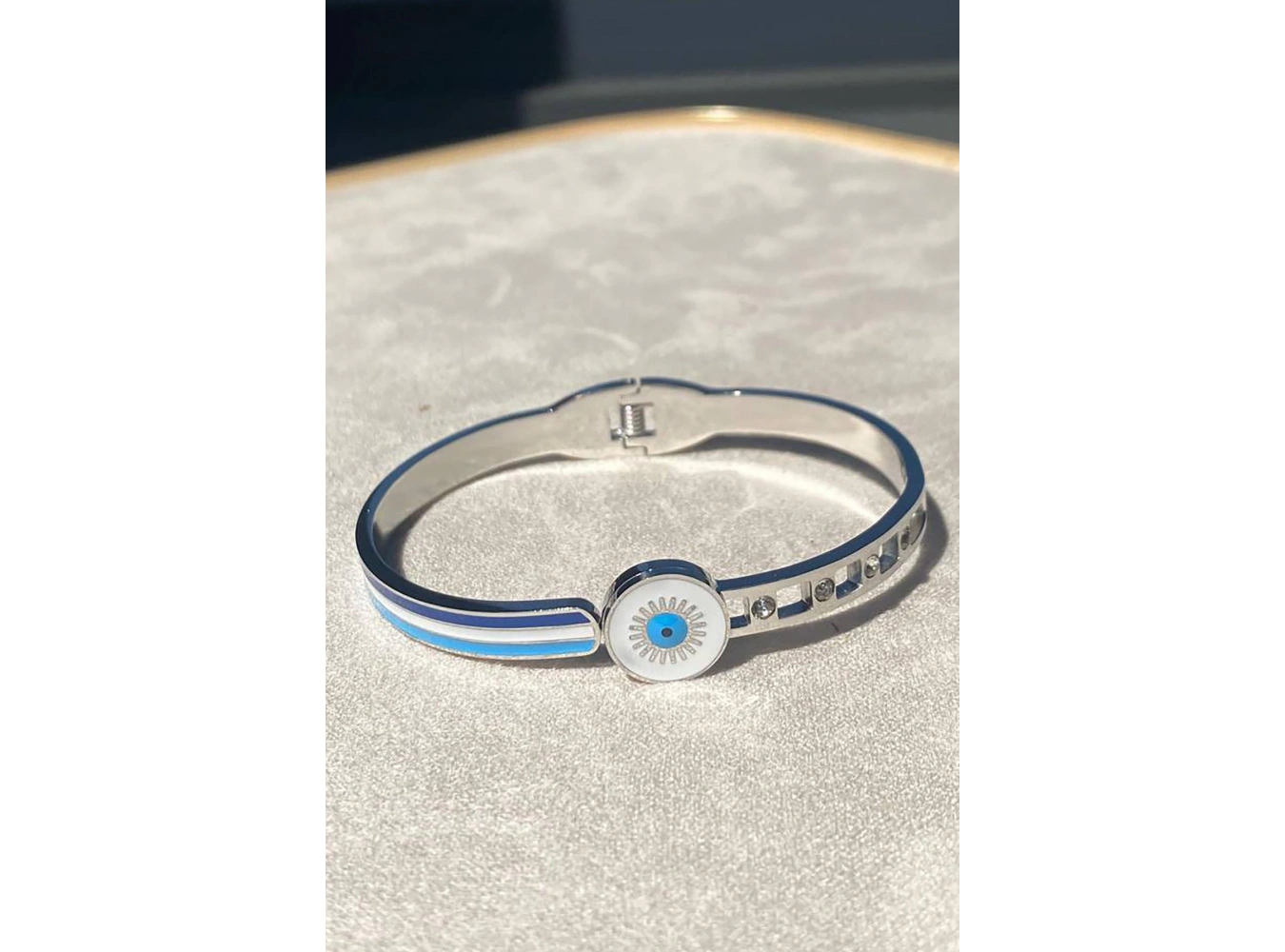 Gümüş Renk Çiçek Figürlü Taş Detaylı Çelik Kelepçe Bileklik