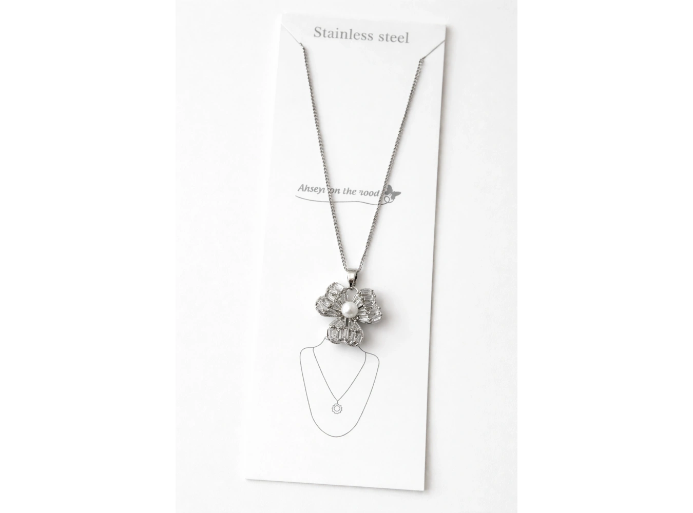 Gümüş Renk Çiçek Figürlü Taş Detaylı Çelik Kolye