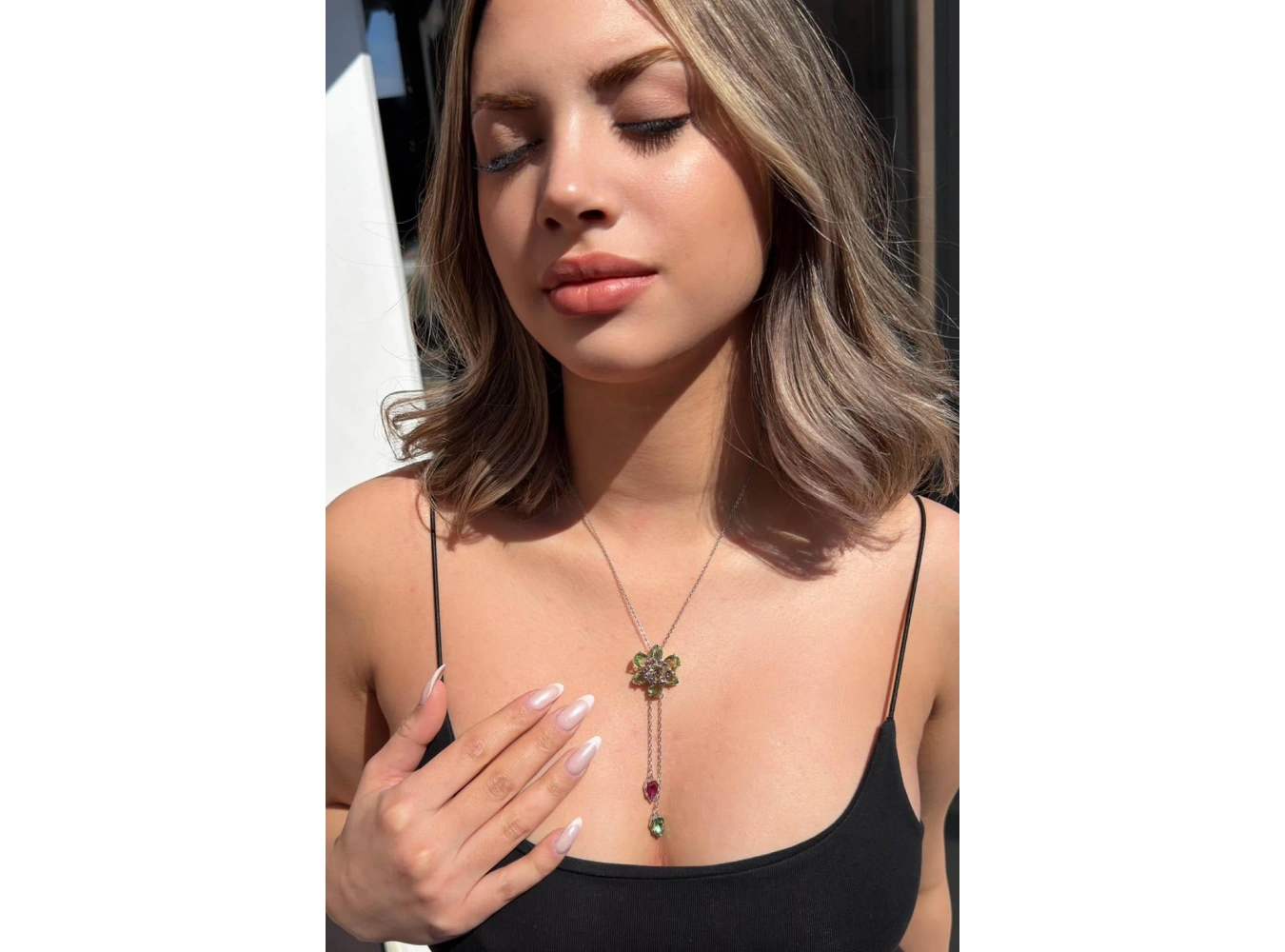 Gümüş Renk Çiçek Figürlü Taş Detaylı Çelik Kolye