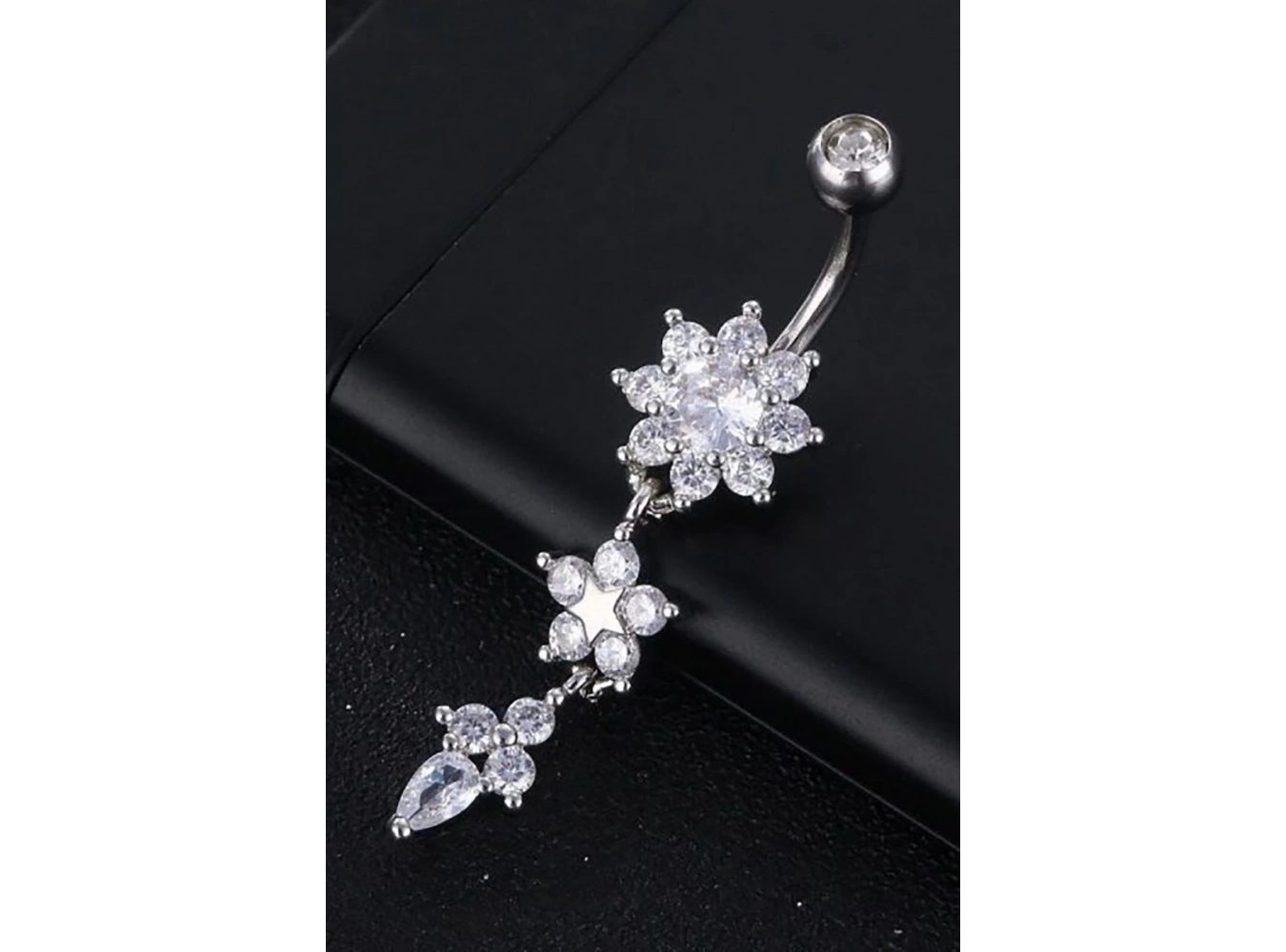 Gümüş Renk Çiçek Figürlü Taş Detaylı Cerrahi Çelik Göbek Piercing